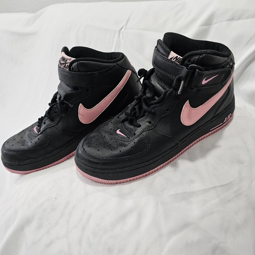 Nike Air Force 1 Mid, 7.5, Black/Real Pink